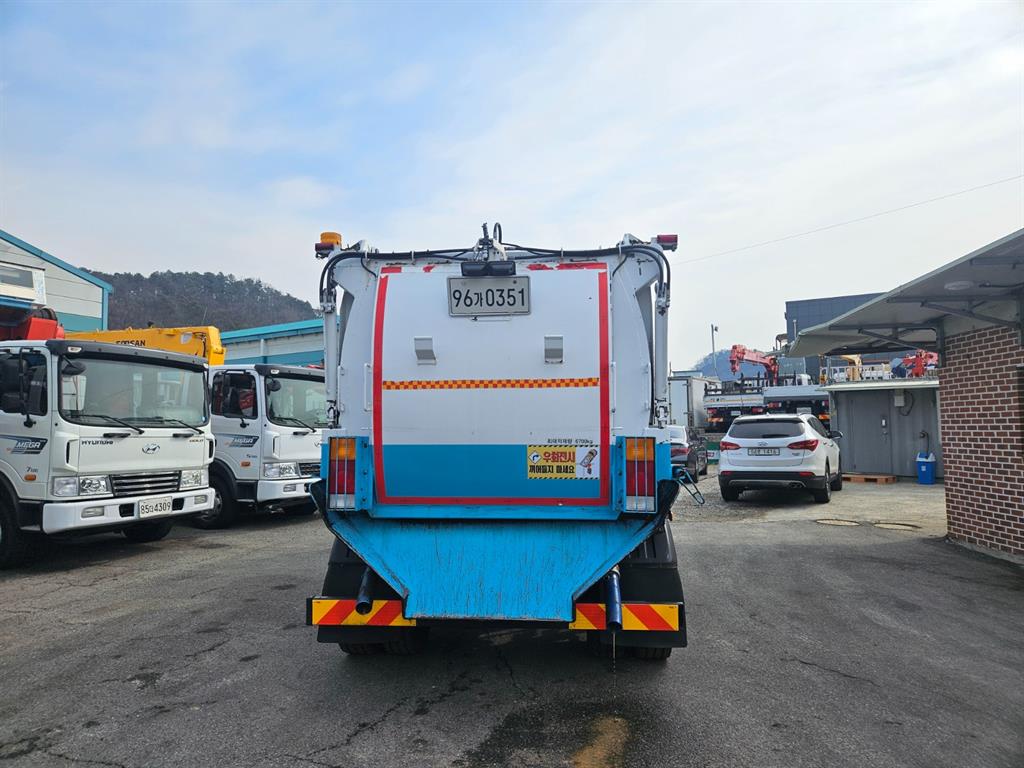 현대 메가트럭 6.7톤 밀판형 음식물차 2019년식 주행 66,725km 중고 화물차 상세 이미지 8