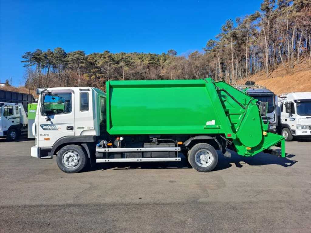 현대 메가트럭 5톤 압착식 진개차 2018년식 주행 231,704km 중고 화물차 상세 이미지 9