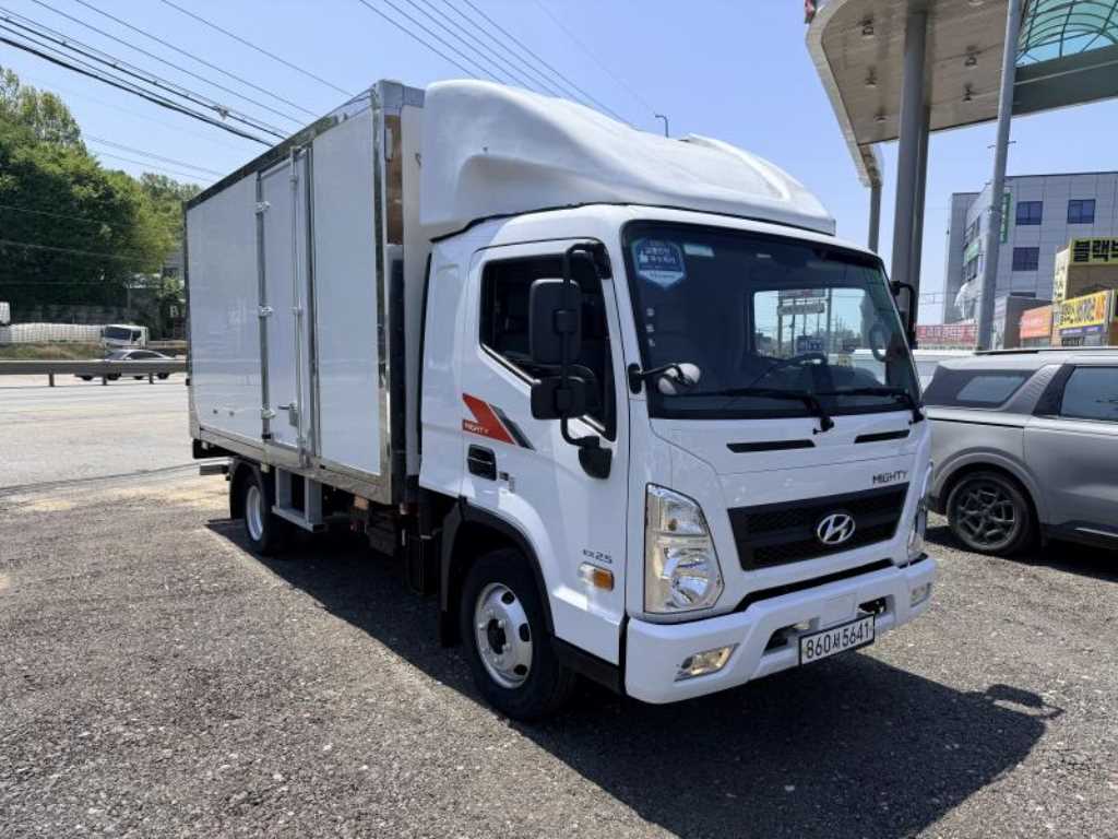 중대형화물 2.5톤 냉동탑 2023년식 주행 15,186km 중고 화물차 상세 이미지 2