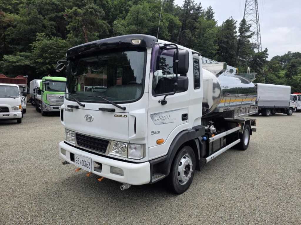 2017년식 주행 106,674km 5톤 8,900L 스텐탱크 살수차 중고 화물차 대표 이미지