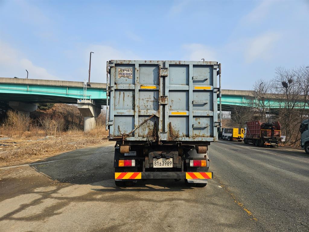 현대 4.5톤 6×4 암롤트럭 2020년식 중고 화물차 2020-08 주행 304,524km 상세 이미지 3