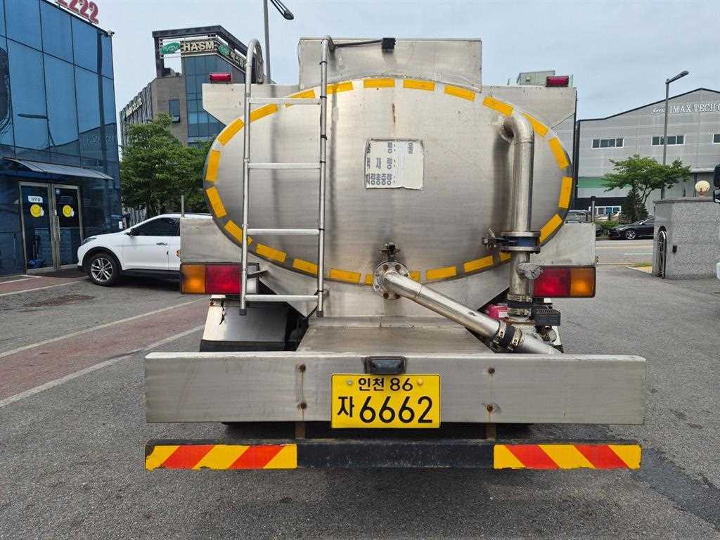 현대 메가트럭 5톤 6000리터 살수차 2012년식 주행 220,770km 중고 화물차 상세 이미지 7