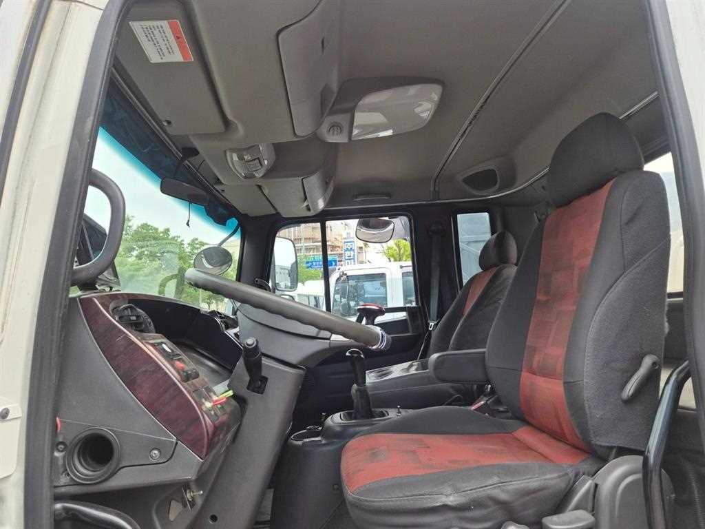 현대 메가트럭 5톤 6000리터 살수차 2012년식 주행 220,770km 중고 화물차 상세 이미지 12