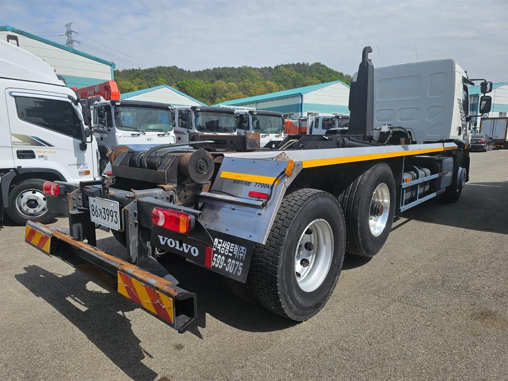 볼보 5톤 암롤트럭 2017년식 주행 15,731km 중고 화물차 상세 이미지 4