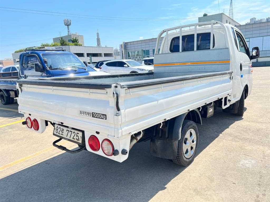 현대 포터2 슈퍼캡 초장축 1톤 카고 중고 화물차 2018 주행 176,305km 상세 이미지 5