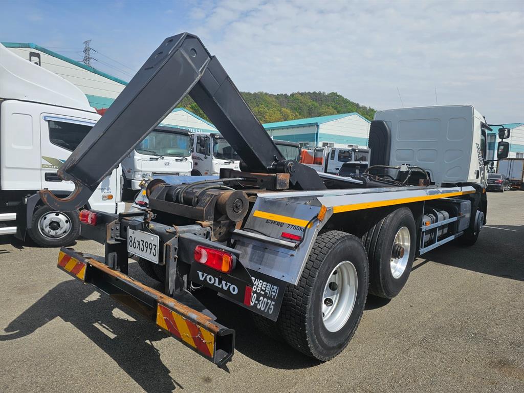 볼보 5톤 암롤트럭 2017년식 주행 15,731km 중고 화물차 상세 이미지 8