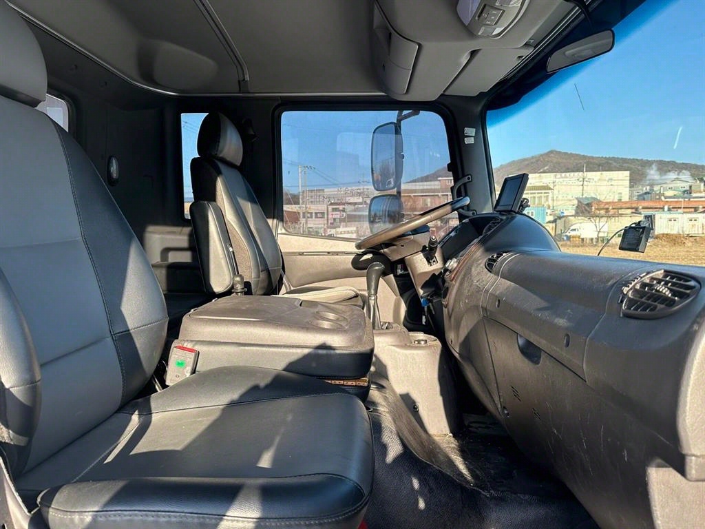 현대 메가트럭 5톤 하이내장 익스탑 파워게이트 2021년식 중고 화물차 2021-01 주행 144,685km 상세 이미지 8