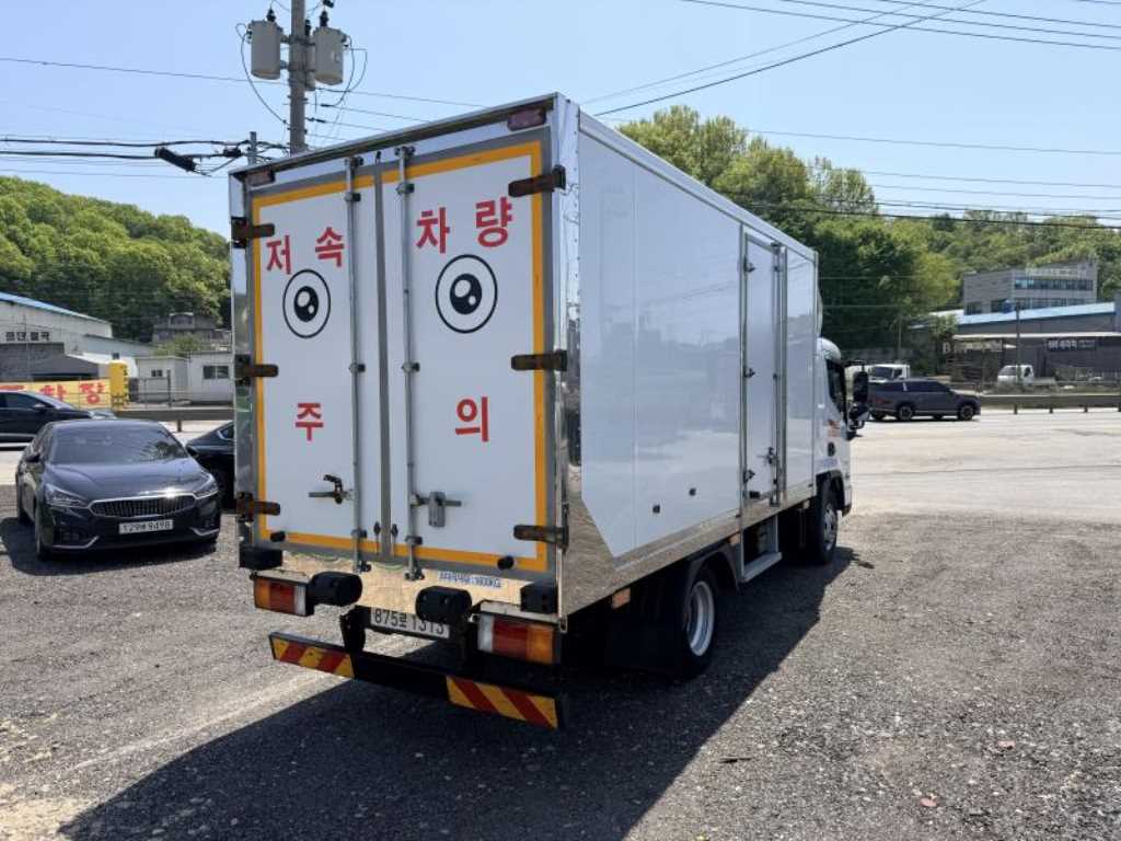 2.5톤 냉동탑 2023년식 주행 332,710km 중고 화물차 상세 이미지 4