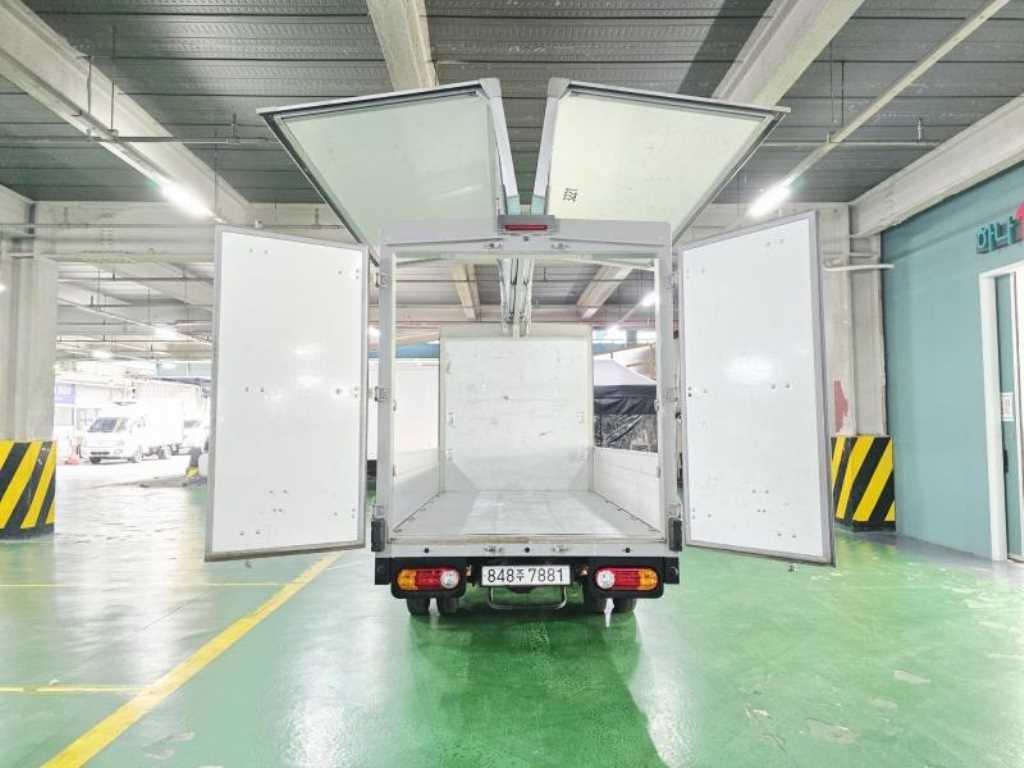 현대 포터2 1.3톤 롱바디 전동식 윙바디 2023년식 주행 215,899km 중고 화물차 상세 이미지 11