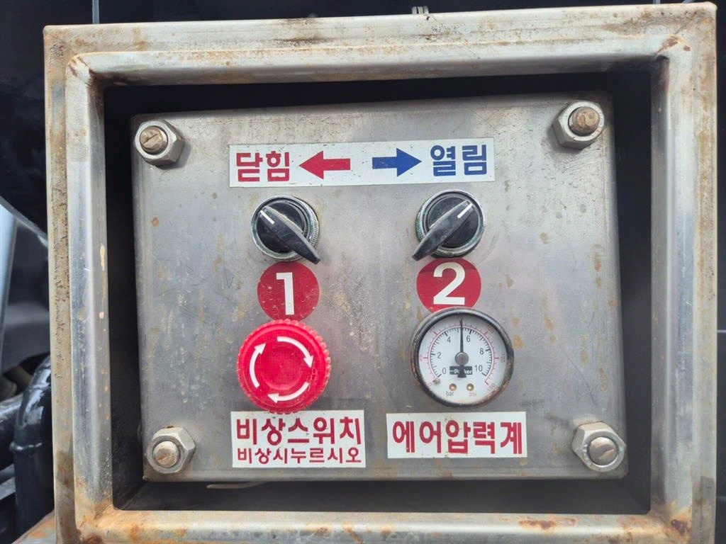 5톤 경질류 탱크로리 2017년식 주행 166,035km 중고 화물차 홈/탱크로리 상세 이미지 13