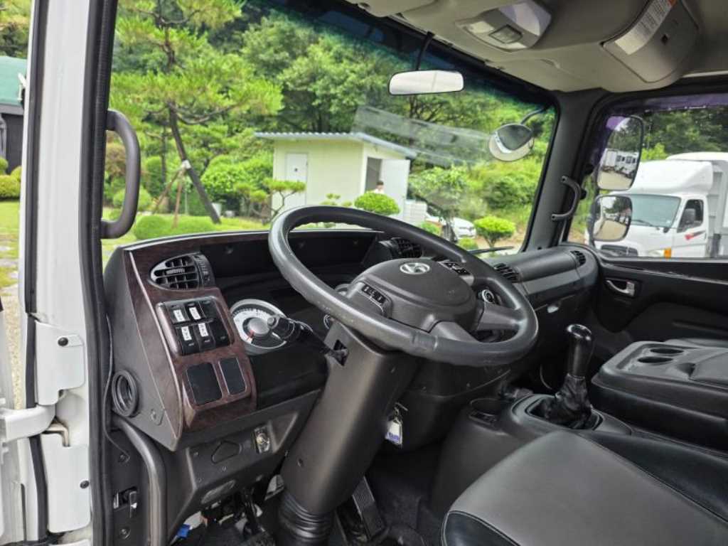 2017년식 주행 106,674km 5톤 8,900L 스텐탱크 살수차 중고 화물차 상세 이미지 16