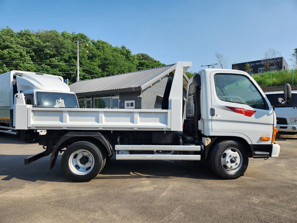2013년식 주행 37,635km 마이티 큐티 2.5톤 정품 덤프 중고 화물차 상세 이미지 5