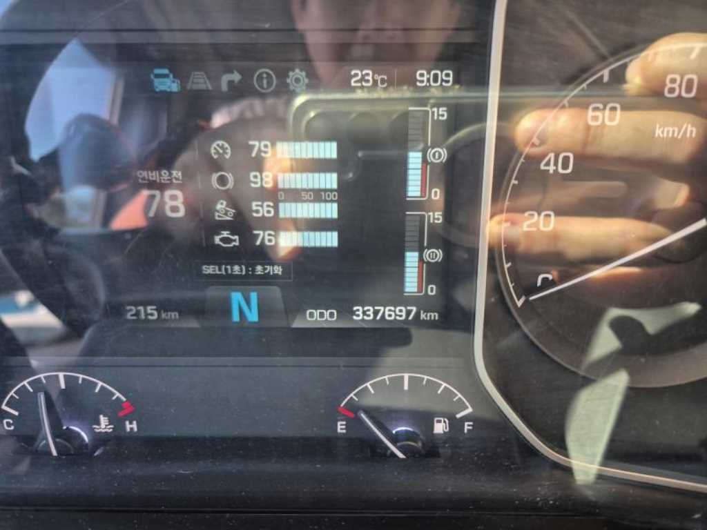 현대 엑시언트 9.5톤 히아브 13500XG 집게차 2020년식 주행 337,605km 중고 화물차 상세 이미지 17
