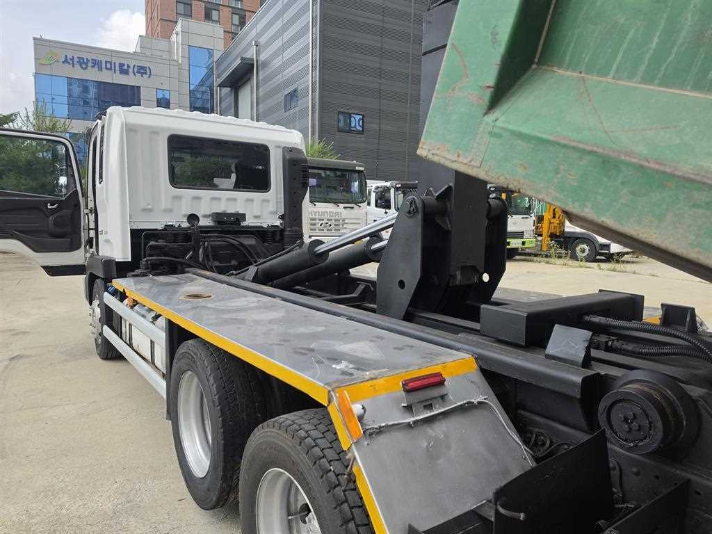 현대 메가트럭 5톤 쓰리축 암롤트럭 2019년식 주행 312,075km 중고 화물차 상세 이미지 6