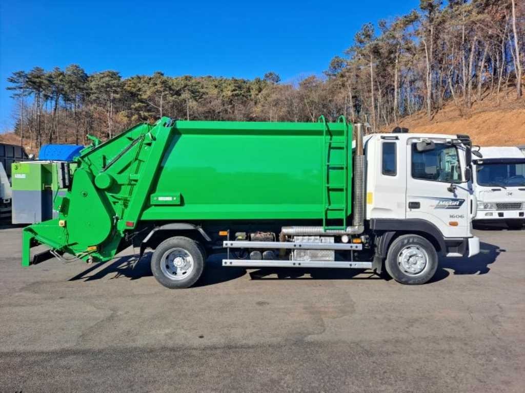 현대 메가트럭 5톤 압착식 진개차 2018년식 주행 231,704km 중고 화물차 상세 이미지 8