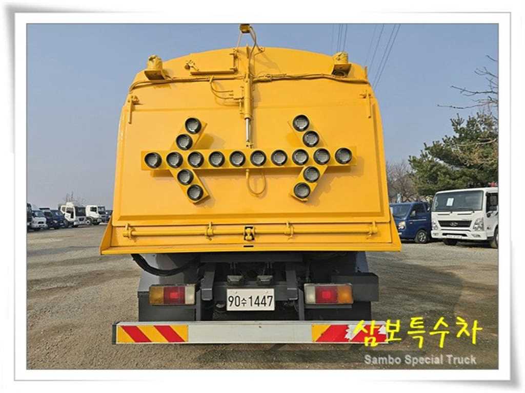 현대 8.5톤 신정 노면청소차 2015년식 중고 화물차 그 밖에 2015-02 주행 90,021km 상세 이미지 7