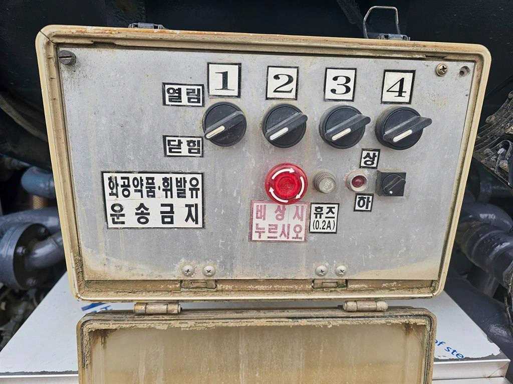 5톤 탱크로리 2013년식 주행 126,157km 중고 화물차 홈/탱크로리 상세 이미지 9