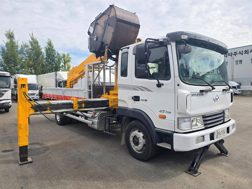 현대 메가트럭 5톤 수산 887 카고크레인 2015년식 중고 화물차 2015-10 주행 75,942km 상세 이미지 2