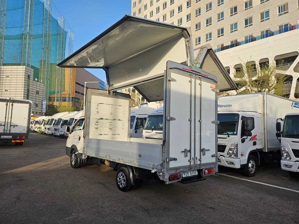 현대 포터2 1톤 롱바디 윙바디 2018년식 주행 243,121km 중고 화물차 상세 이미지 9