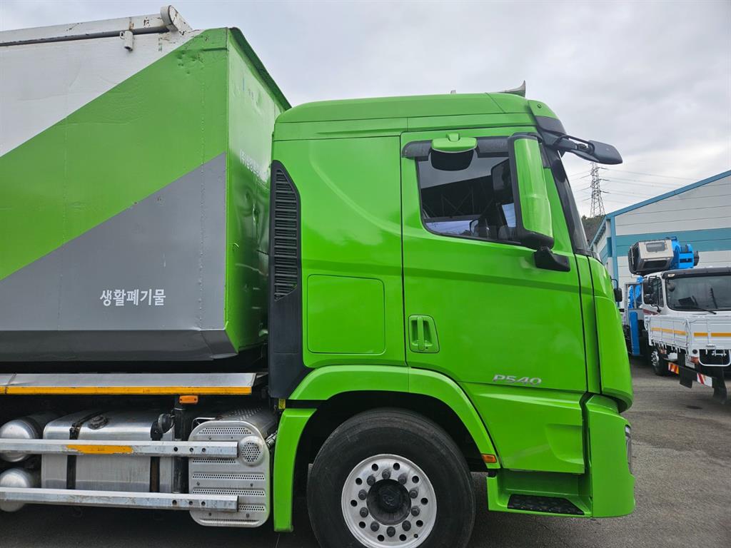현대 엑시언트 24톤 원쓰리 암롤트럭 2018년식 주행 421,260km 중고 화물차 상세 이미지 8