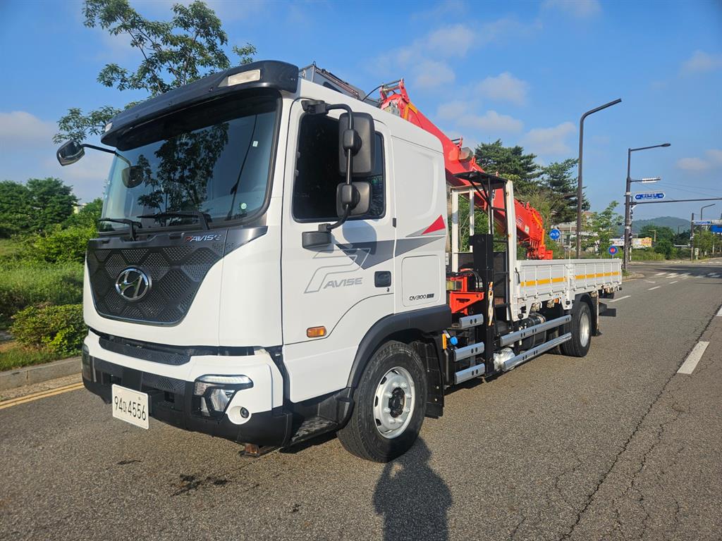 2톤 카고크레인 2023년식 주행 3,527km 중고 화물차 상세 이미지 2