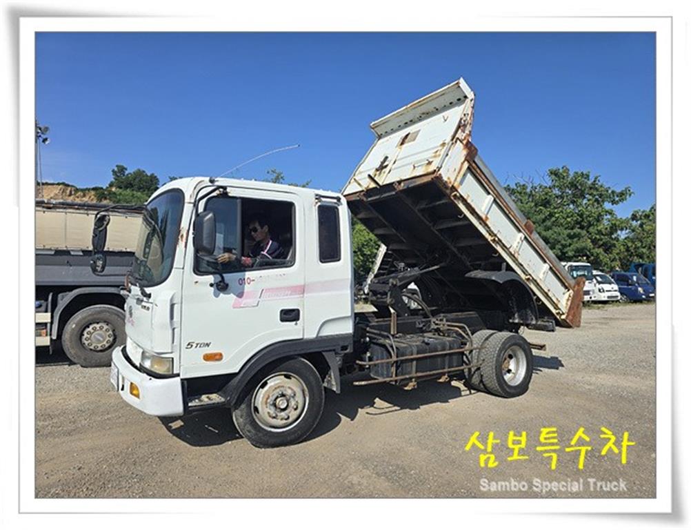 현대 메가트럭 5톤 덤프 2003년식 중고 화물차 2003-01 주행 911,986km 대표 이미지