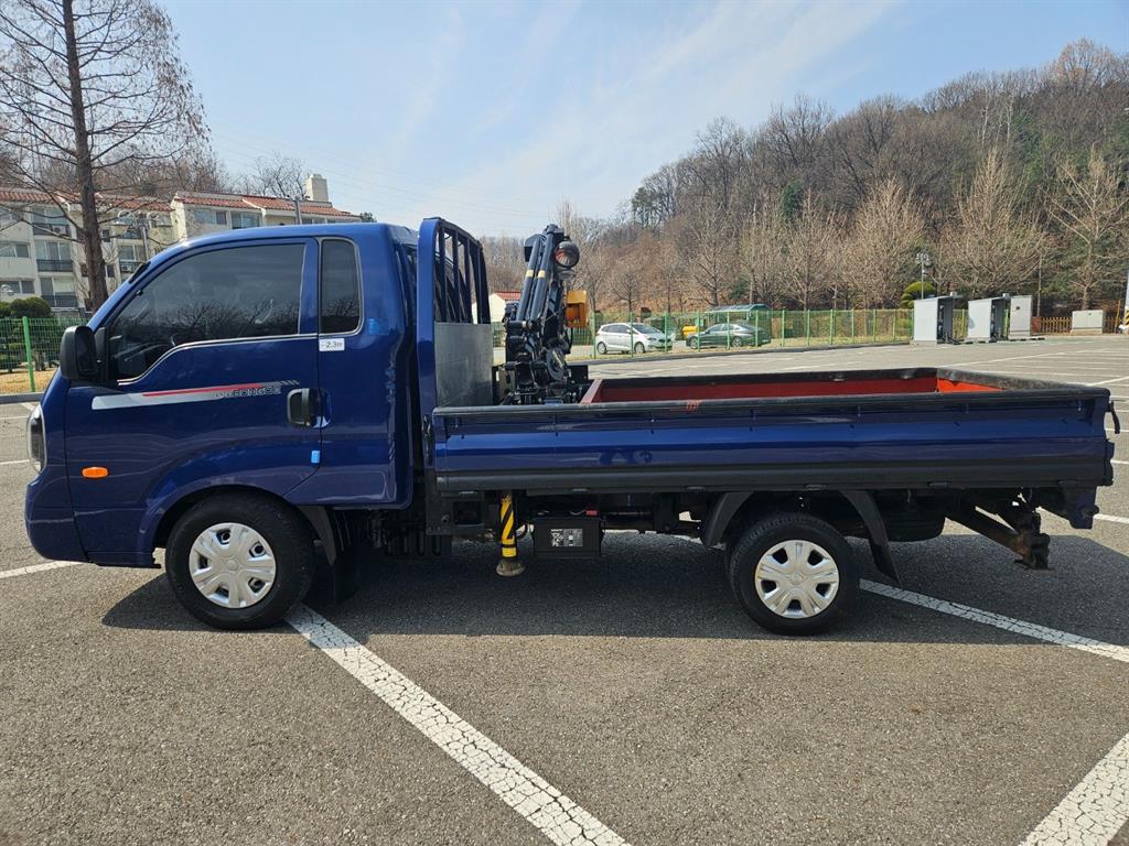 기아 더뉴봉고3 1톤 동해433L 크레인 2022년식 주행 45,595km 중고 트럭 상세 이미지 4