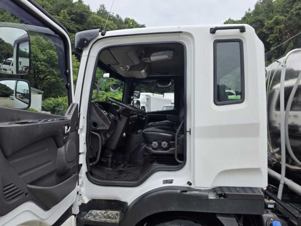 2017년식 주행 106,674km 5톤 8,900L 스텐탱크 살수차 중고 화물차 상세 이미지 14