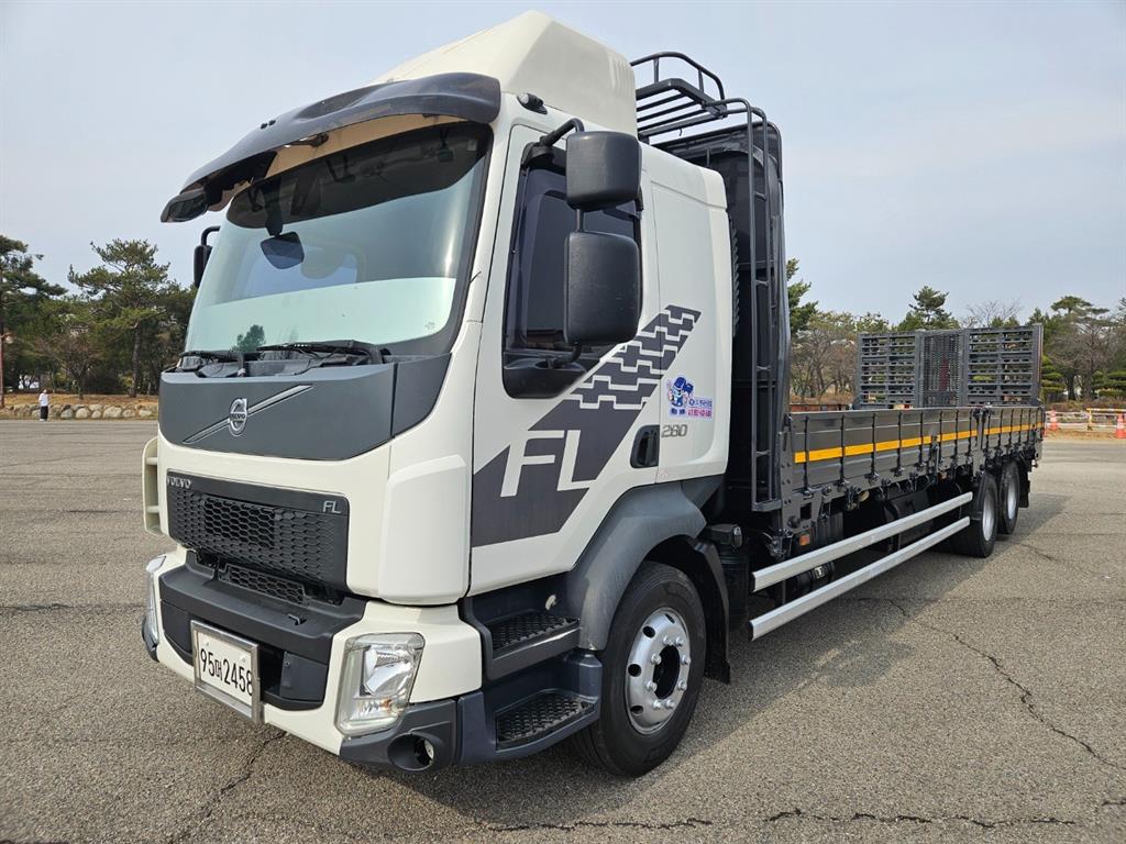 볼보 4.5톤 셀프로더 적재함 7500 태건특장 2018년식 주행 475,437km 중고 트럭 상세 이미지 3