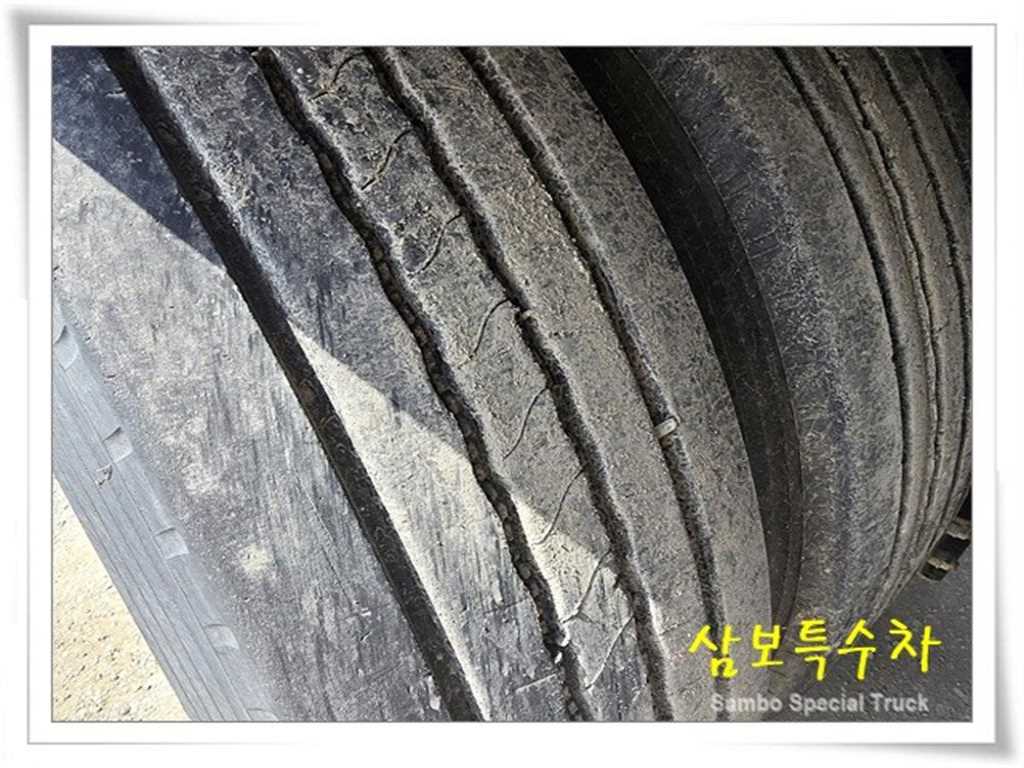 볼보 9.5톤 고상 암롤트럭 2017년식 주행 129,139km 중고 화물차 상세 이미지 18