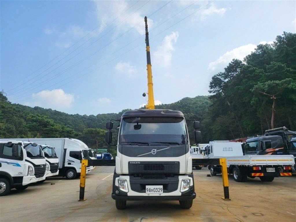 볼보 5톤 수산 746L 카고크레인 2017년식 주행 51,394km 중고 화물차 상세 이미지 2