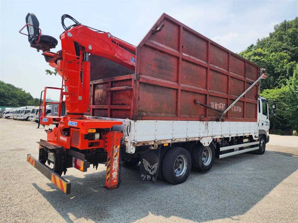 현대 메가트럭 5톤 7.4m 앞축 집게차 2018년식 주행 358,026km 중고 화물차 상세 이미지 4