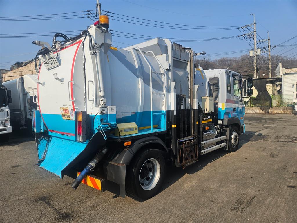현대 메가트럭 6.7톤 승인 밀판식 음식물차 2019년식 주행 135,558km 중고 화물차 상세 이미지 4