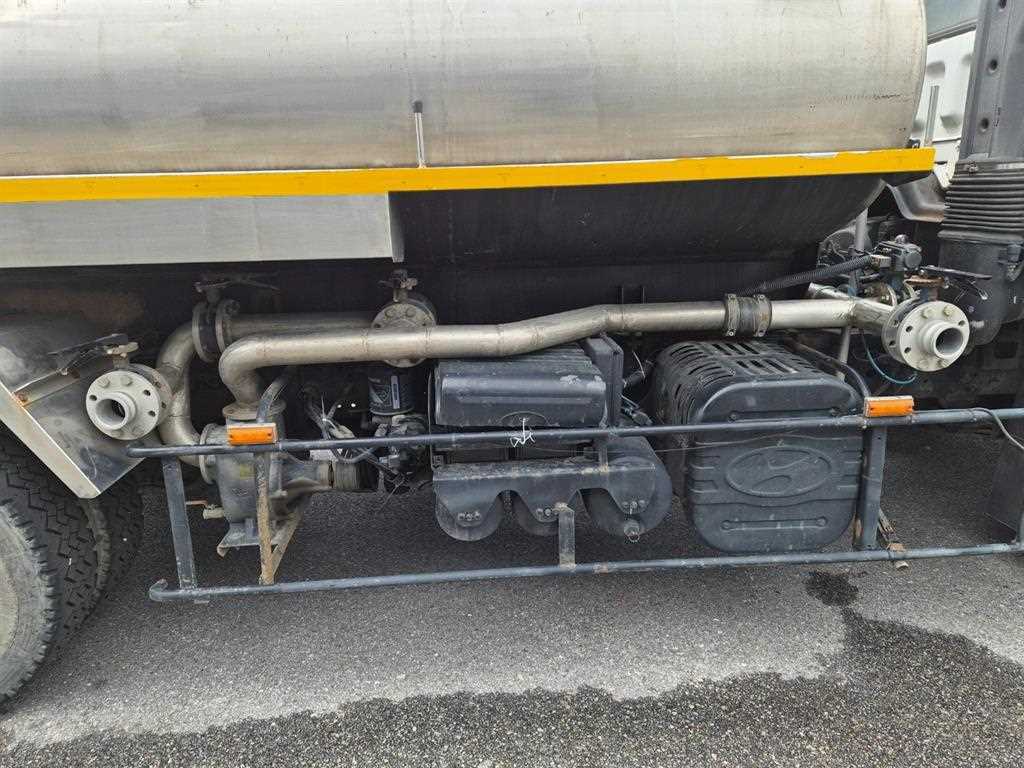 현대 메가트럭 5톤 6000리터 살수차 2012년식 주행 220,770km 중고 화물차 상세 이미지 11