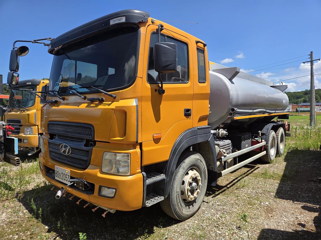 16톤 16,000L 알루미늄탱크 살수차 2007년식 주행 100,000km 중고 화물차 대표 이미지