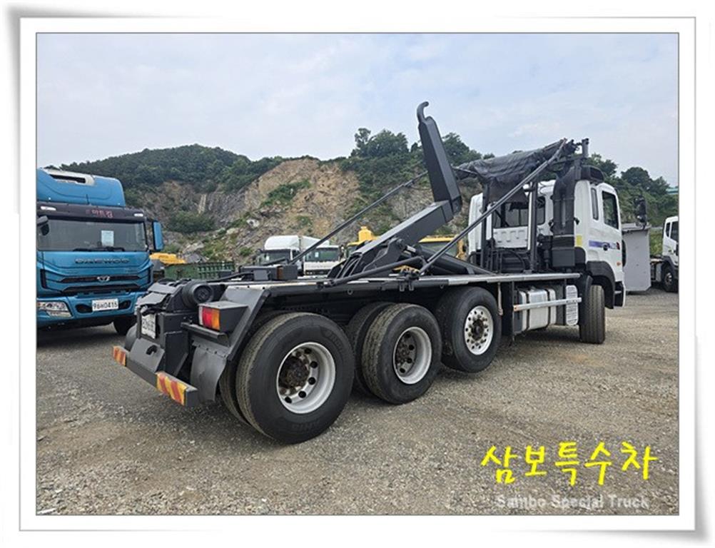 현대 트라고 24톤 1+3축 암롤트럭 2012년식 주행 602,799km 중고 화물차 대표 이미지