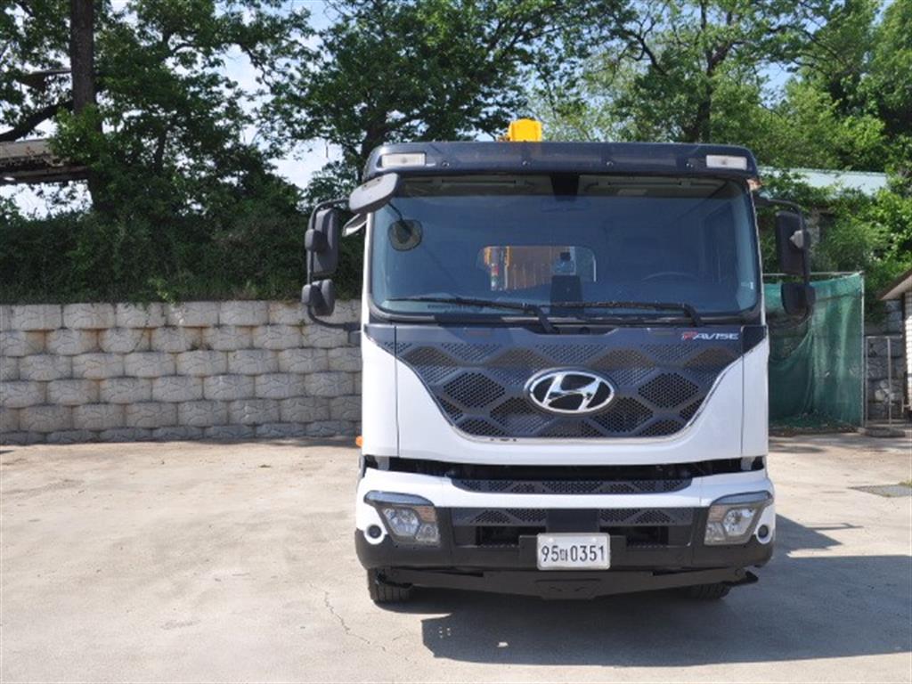 현대 파비스 5.5톤 수산 746 카고크레인 2023년형 주행 57,800km 중고 화물차 상세 이미지 2