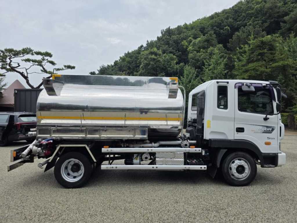 2017년식 주행 106,674km 5톤 8,900L 스텐탱크 살수차 중고 화물차 상세 이미지 7