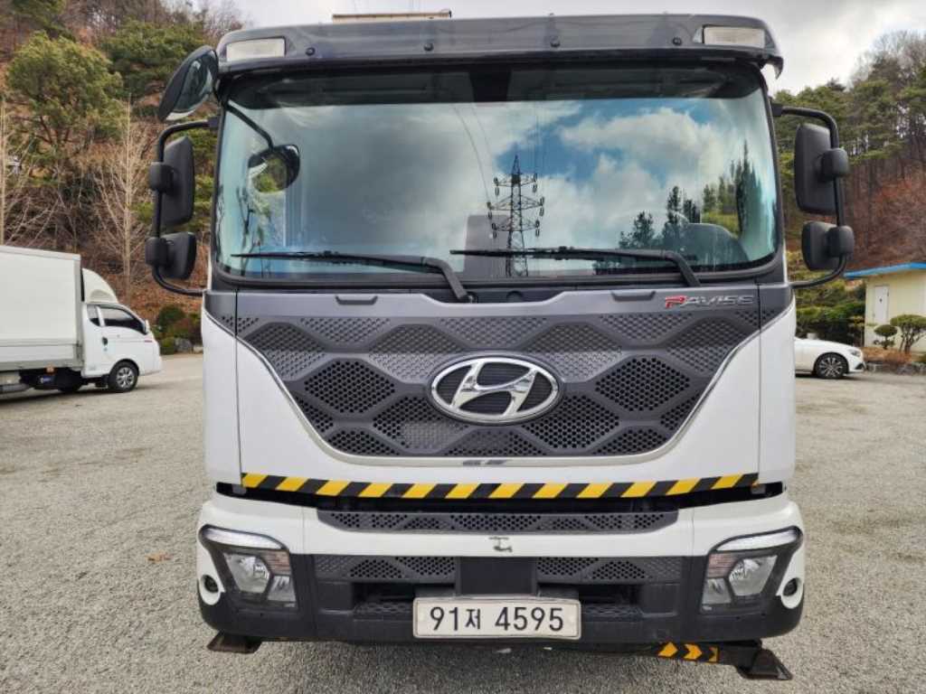 현대 파비스 5.5톤 수산 7단 카고크레인 2023년식 주행 10,269km 중고 화물차 상세 이미지 2