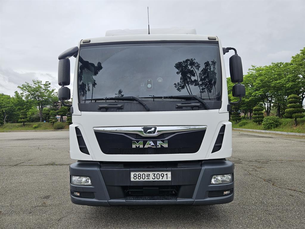 만트럭 TGL 190 3.5톤 광폭 냉동탑 2020년식 주행 340,401km 중고 화물차 상세 이미지 3