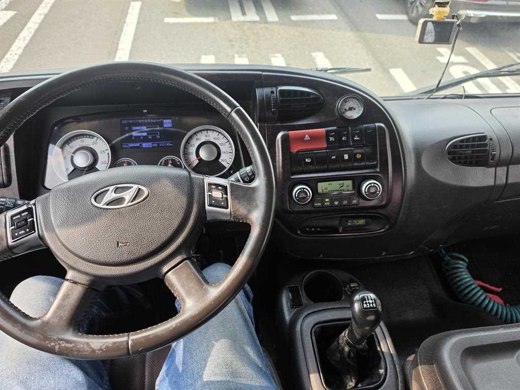 현대 메가트럭 5톤 쓰리축 암롤트럭 2019년식 주행 312,075km 중고 화물차 상세 이미지 10