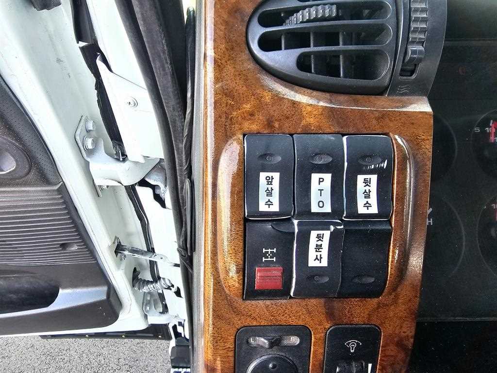 현대 뉴파워트럭 15.5톤 살수차 2004년식 중고 화물차 2004-09 주행 638,330km 상세 이미지 11