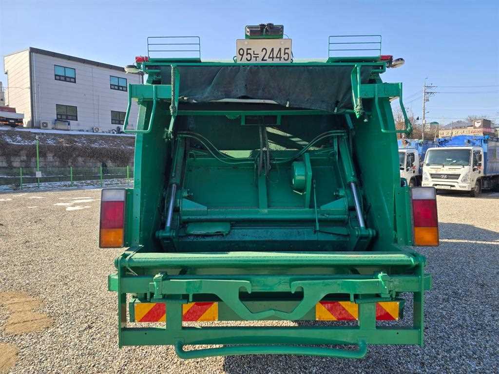현대 메가 5톤 압축진개차 2018년식 주행 175,429km 중고 트럭 상세 이미지 5