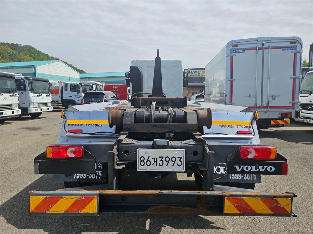 볼보 5톤 암롤트럭 2017년식 주행 15,731km 중고 화물차 상세 이미지 5