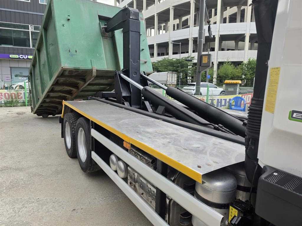 현대 메가트럭 5톤 쓰리축 암롤트럭 2019년식 주행 312,075km 중고 화물차 상세 이미지 7