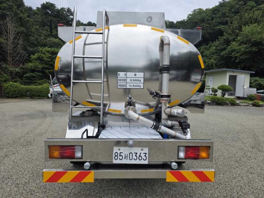2017년식 주행 106,674km 5톤 8,900L 스텐탱크 살수차 중고 화물차 상세 이미지 4