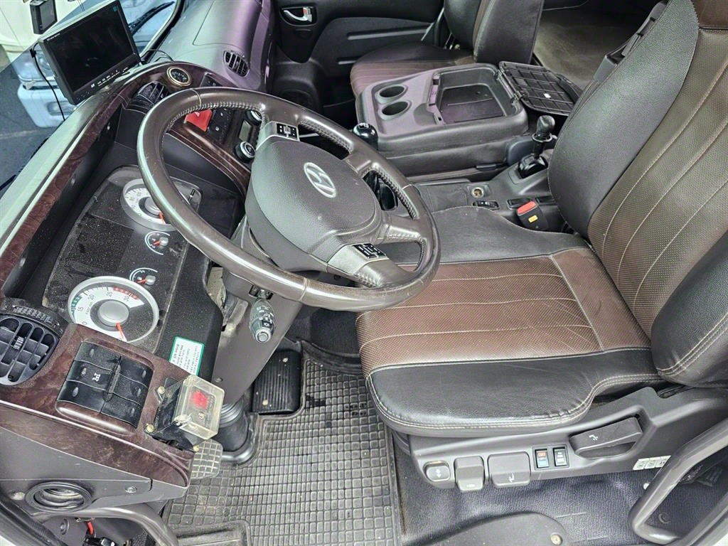 한국쓰리축 8.5톤 광림 2057H 카고크레인 2018년식 주행 102,542km 중고 화물차 상세 이미지 4