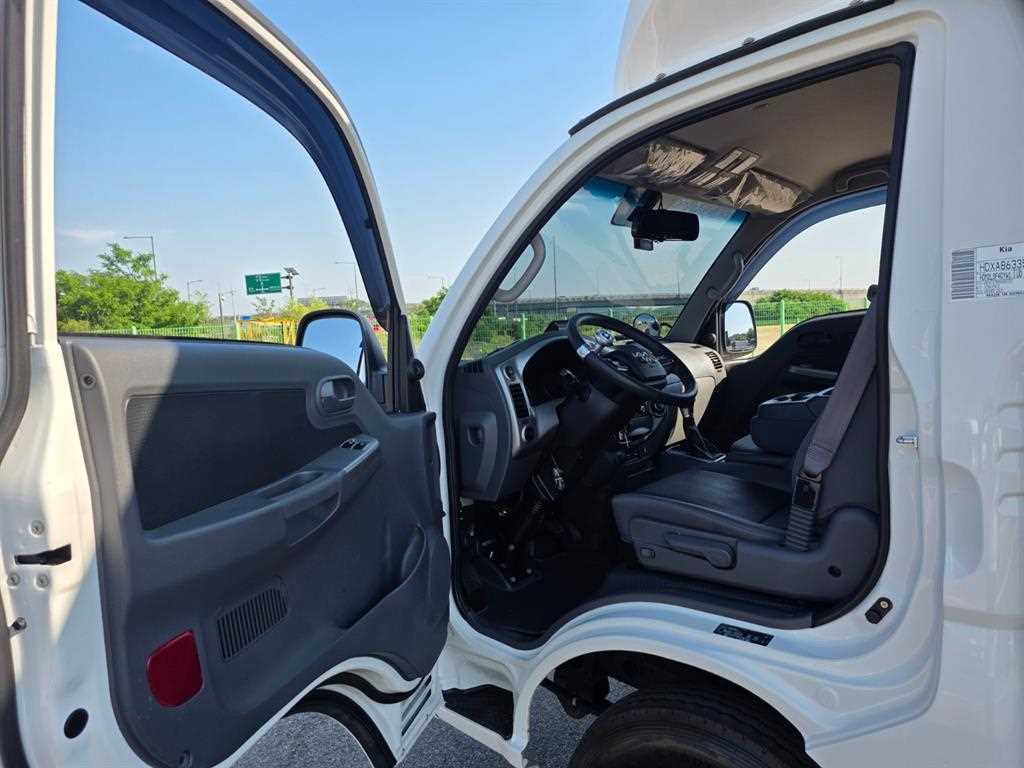 기아 봉고3 LPG 1.2톤 전동식 윙바디 2025년식 주행 37,617km 중고 화물차 상세 이미지 10