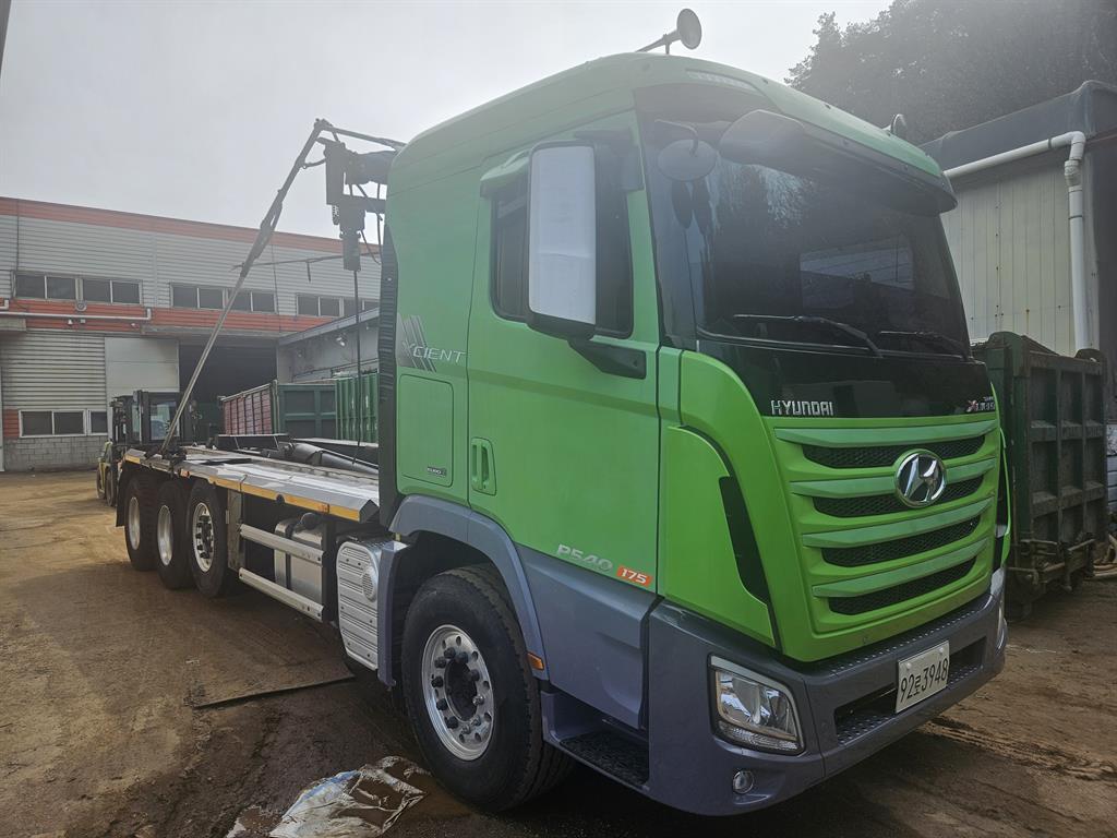 현대 엑시언트 24톤 1×3 암롤트럭 2018년식 주행 392,532km 중고 화물차 상세 이미지 2