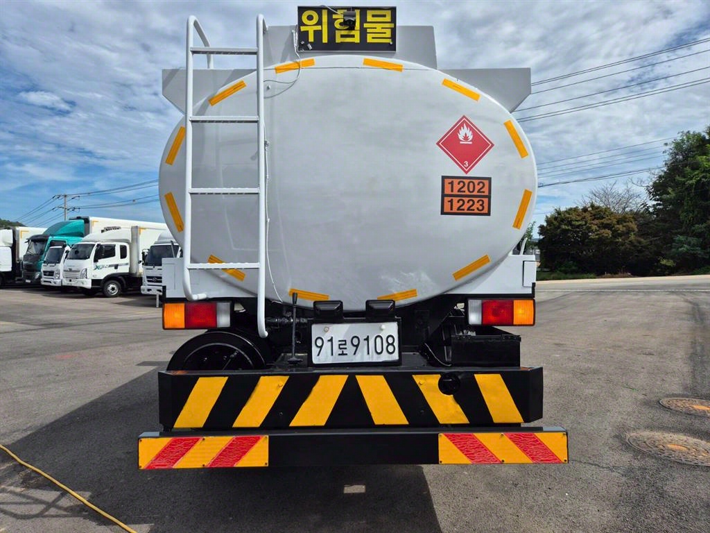 현대 메가트럭 5톤 10000리터 탱크로리 중고 화물차 홈/탱크로리 2011 주행 149,000km 상세 이미지 9
